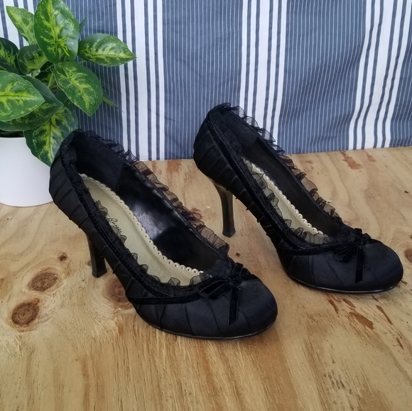 EUC Charlotte Russe black shoes with lace - size 8 - Picture 4 of 7